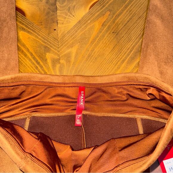 SPANX Faux Suede Legging Rich Caramel Tan NEW
Slimming Control Large Boho Chic - Picture 4 of 4